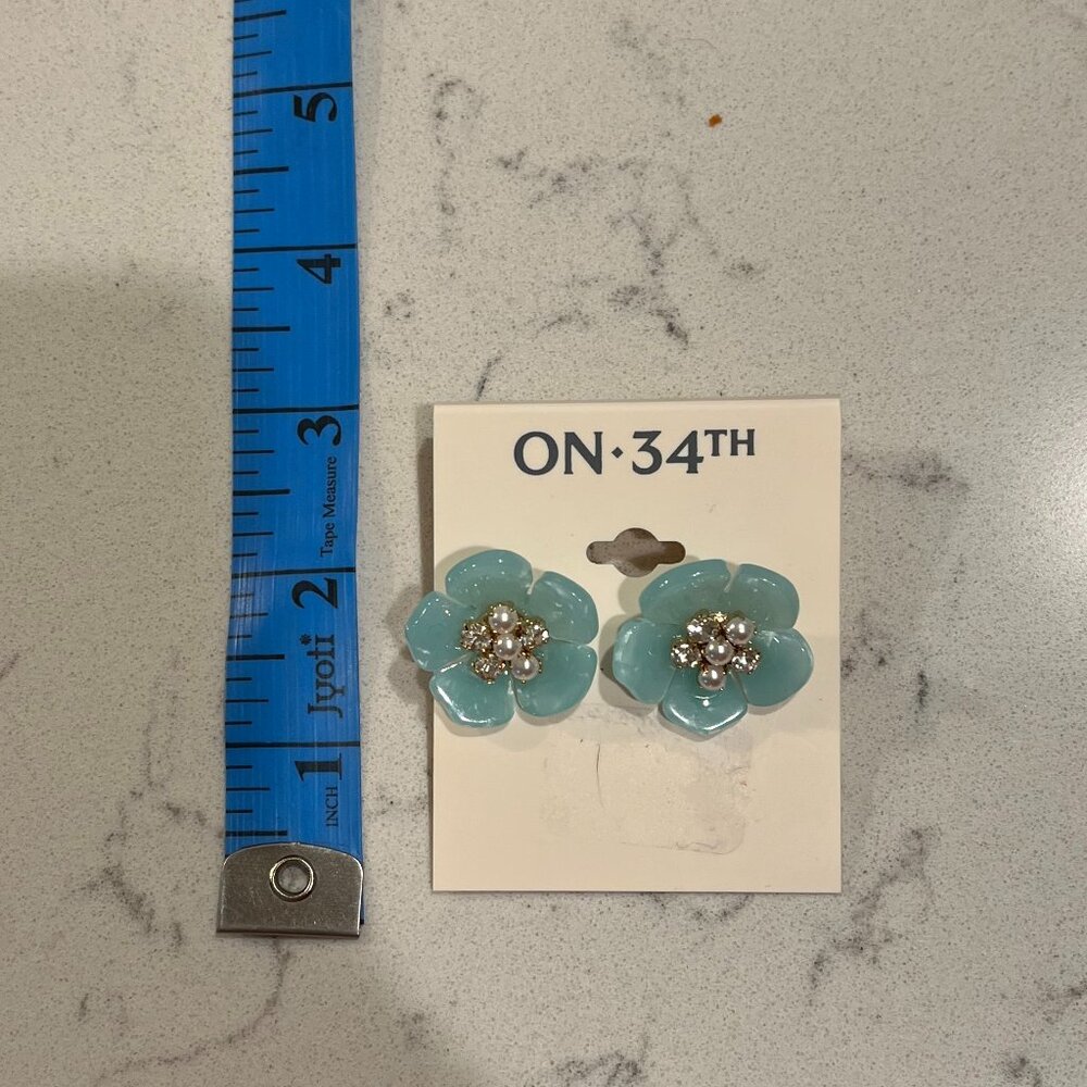NWT *On 34th* Vintage Blue/Green Flower Stud Earrings | Pearl & Sparkle Center - Picture 3 of 8